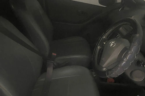 2011 Toyota Yaris S Limited AT tua