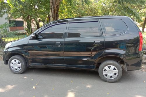 2011 Daihatsu Xenia R MT DELUXE bekas