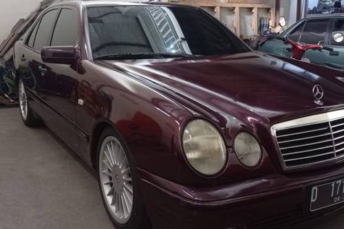 2006 Mercedes Benz E-Class  E230 bekas