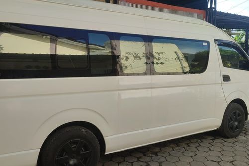 Second hand 2023 Toyota Hiace Commuter Manual	Luxury 