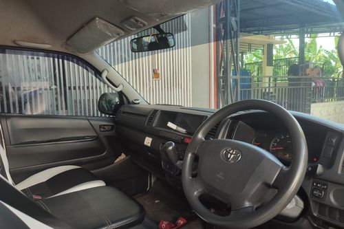 2nd Hand 2023 Toyota Hiace Commuter Manual	Luxury