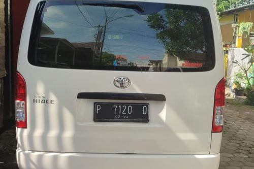 Old 2023 Toyota Hiace Commuter Manual	Luxury