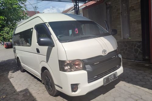 Second hand 2023 Toyota Hiace Commuter Manual	Luxury 