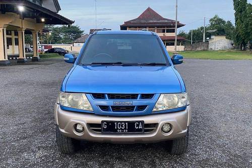 2004 Isuzu Panther Touring  2.5L MT bekas