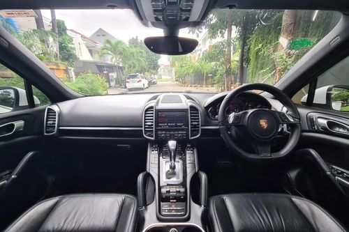 Old 2013 Porsche Cayenne Standard