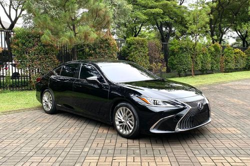 2021 Lexus ES  300h Ultra Luxury
