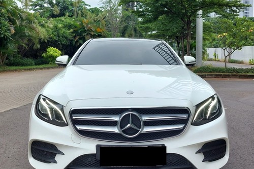 2017 Mercedes Benz E-Class  E 300 AMG Line bekas