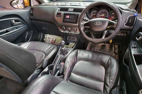 2015 Kia Rio  SE 1.4L MT