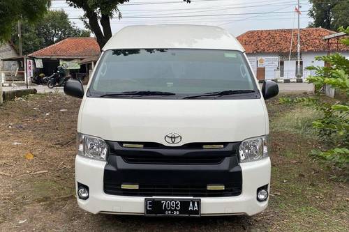 Used 2016 Toyota Hiace Commuter Manual	Luxury