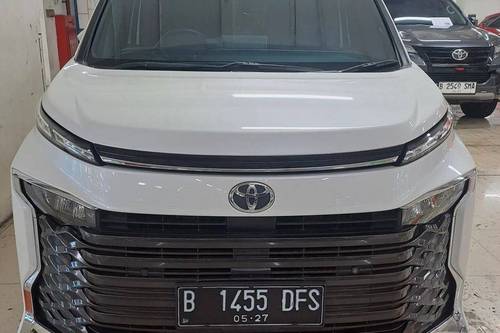 2020 Toyota Voxy 2.0L AT bekas