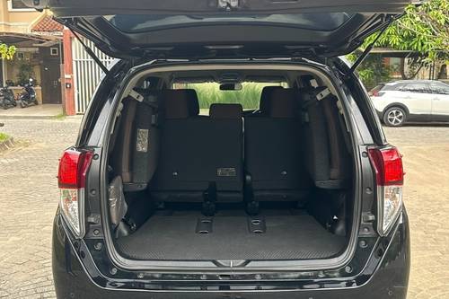 2022 Toyota Innova DIESEL V 2.4 AT bekas