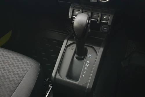 2023 Suzuki Jimny Two Tone AT bekas