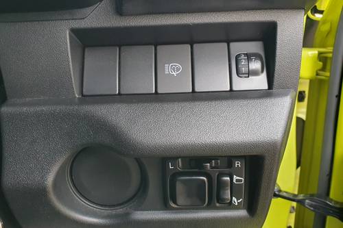 2023 Suzuki Jimny Two Tone AT bekas