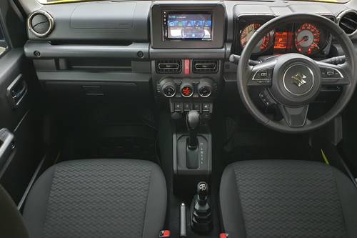 2023 Suzuki Jimny Two Tone AT bekas