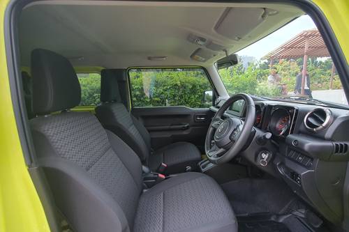 2023 Suzuki Jimny Two Tone AT bekas