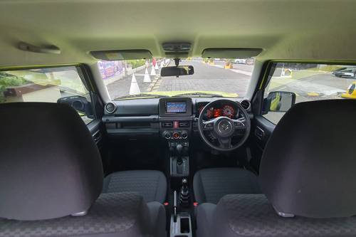 2023 Suzuki Jimny Two Tone AT bekas