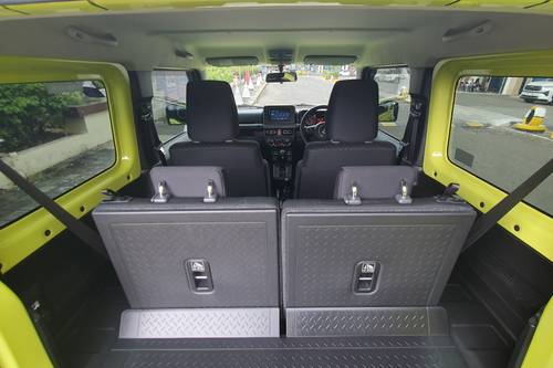 2023 Suzuki Jimny Two Tone AT bekas