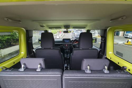 2023 Suzuki Jimny Two Tone AT bekas