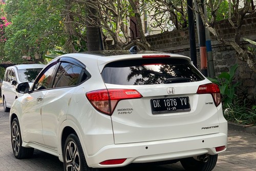 Second hand 2015 Honda HRV 1.8 RS CVT 