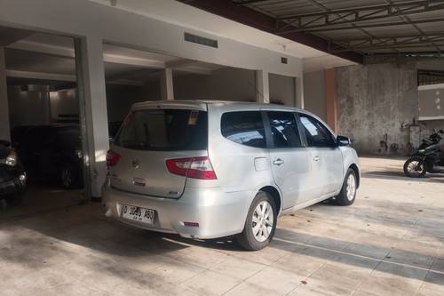Dijual 2013 Nissan Grand Livina 1.5 SV MT bekas
