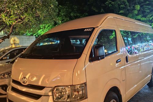 2024 Toyota Hiace Commuter Manual	Luxury