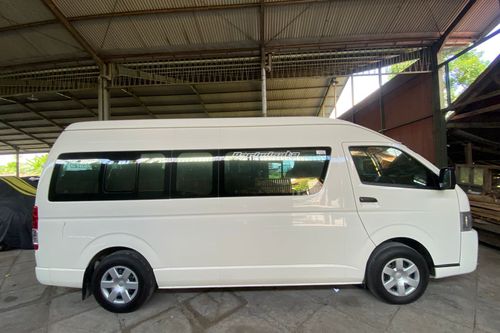 Dijual 2024 Toyota Hiace Commuter Manual	Luxury bekas