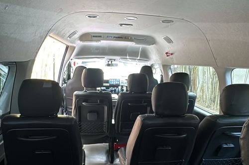 2024 Toyota Hiace Commuter Manual	Luxury bekas