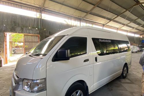 Dijual 2024 Toyota Hiace Commuter Manual	Luxury bekas