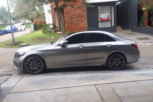 Old 2020 Mercedes Benz C-Class Sedan C 300 AMG Line