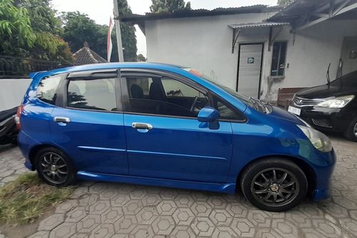 Second hand 2005 Honda Jazz 1.5L VTEC MT 