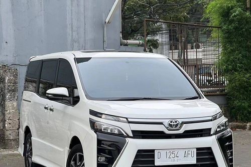 Second Hand 2017 Toyota Voxy 2.0L AT