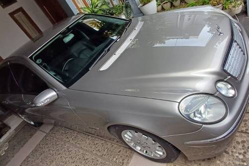 2005 Mercedes Benz E-Class  e 260 bekas