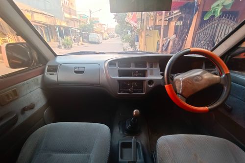 2002 Toyota Kijang Innova 1.8L SSX bekas