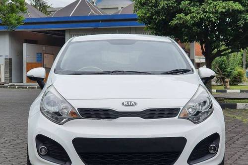 2014 Kia Rio  SE 1.4L AT bekas