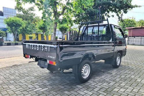 Old 2021 Mitsubishi L300 Pickup Standard