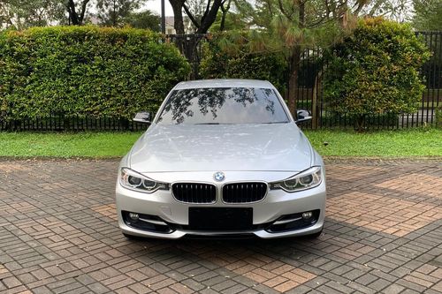 Second hand 2013 BMW 3 Series Sedan 320i Sport 