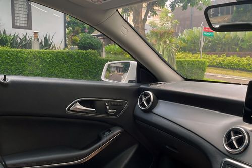 2019 Mercedes Benz CLA-Class 200 AMG Line bekas