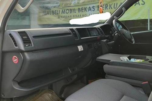 2021 Toyota Hiace Commuter Manual