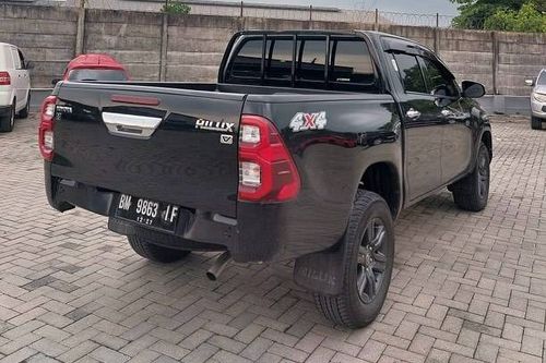 Dijual 2021 Toyota Hilux 2.4L D-Cab V AT bekas