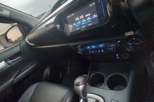2021 Toyota Hilux 2.4L D-Cab V AT bekas