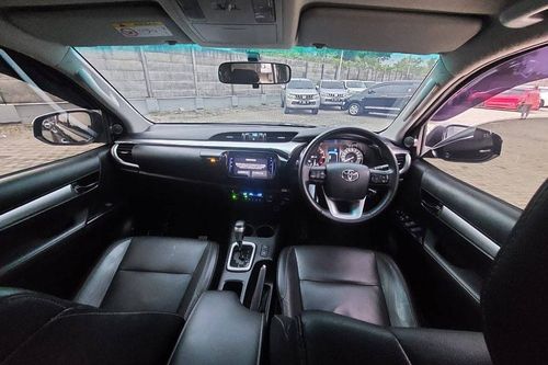 2021 Toyota Hilux 2.4L D-Cab V AT bekas