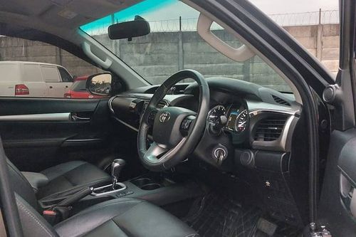 2021 Toyota Hilux 2.4L D-Cab V AT bekas