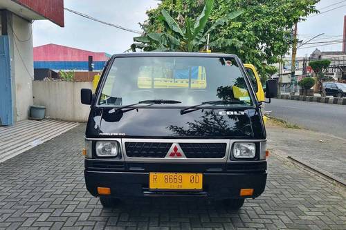 2021 Mitsubishi L300 Pickup Standard bekas