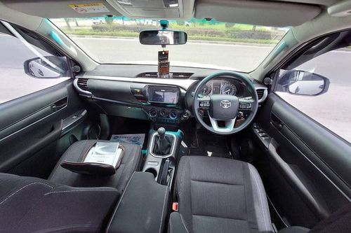 2022 Toyota Hilux Double Cabin 2.5L MT