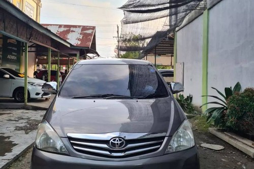 2010 Toyota Kijang Innova 2.5 G MT DIESEL bekas