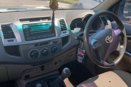 2012 Toyota Hilux Double Cabin 2.5L MT bekas