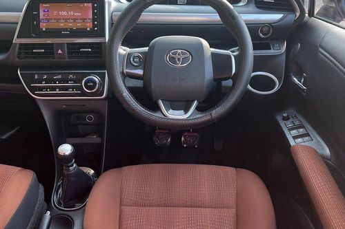 2017 Toyota Sienta 1.5L V MT
