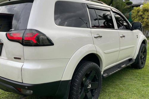 2015 Mitsubishi Pajero Sport Dakar AT 4x2 tua