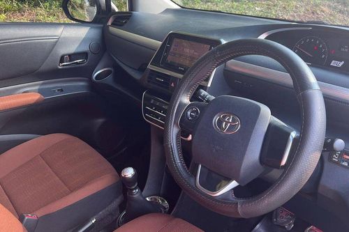 2017 Toyota Sienta 1.5L V MT