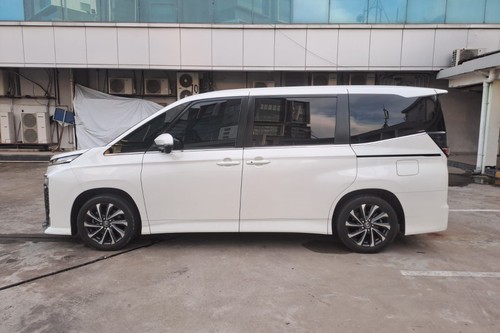 2022 Toyota Voxy 2.0L AT tua